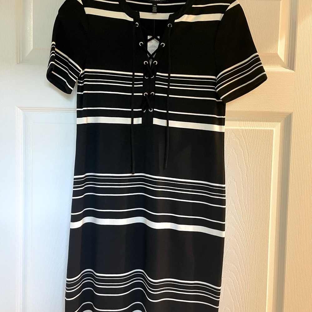 White House Black Market Black and White Sheath stretch Dress